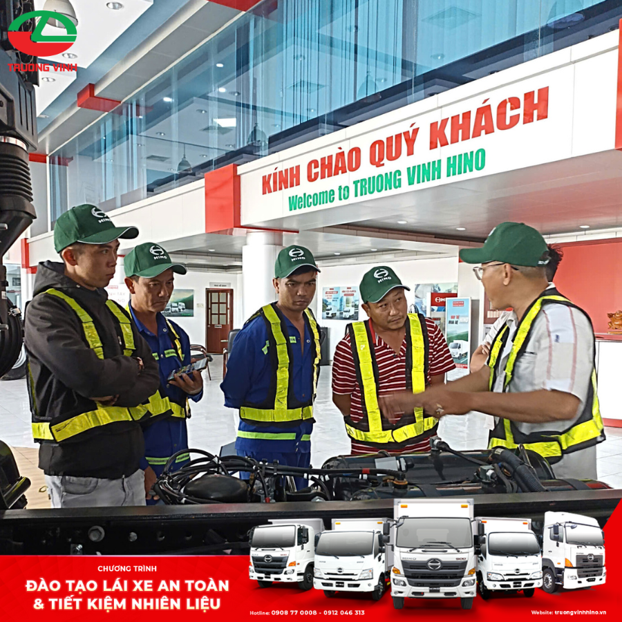 Được chính chuyên gia kỹ thuật đến từ Hino Motors VietNam hướng dẫn chi tiết