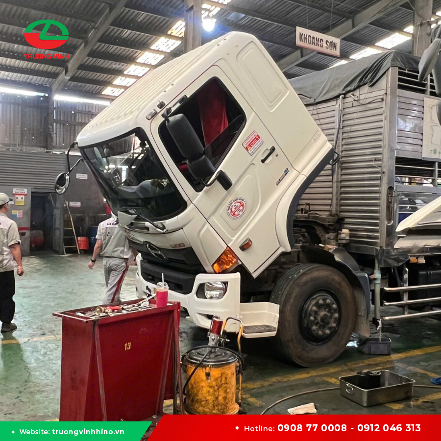 Tay-nghe-ky-thuat-vien-cao-va-tan-tam