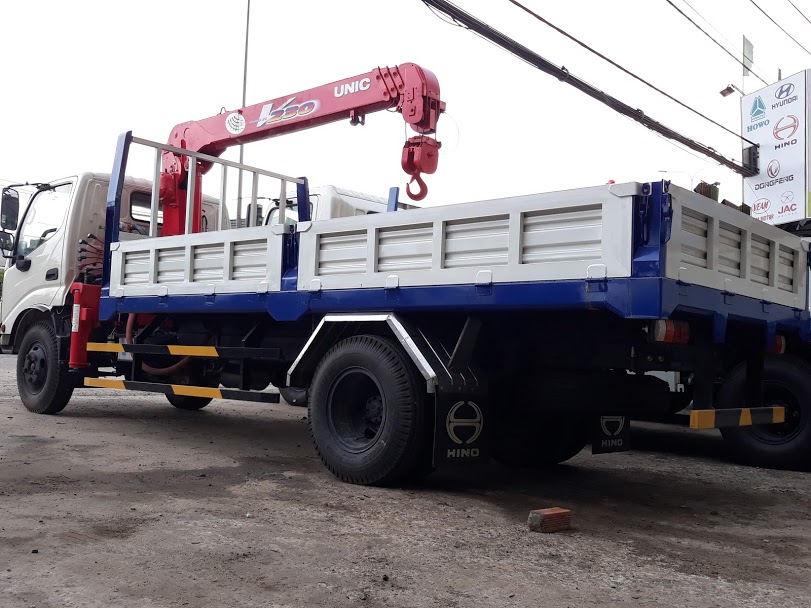 hino-wu-4t5-gan-cau-unic-230-4-khuc