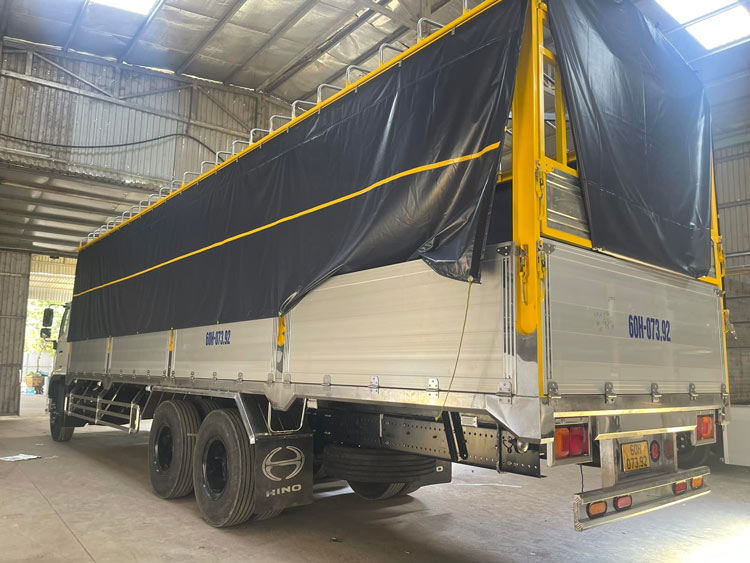 Bán xe tải 15 tấn Hino thùng mui phủ FL8JW7A-TV 122